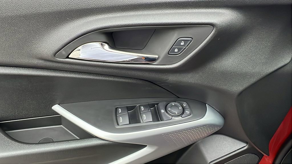 Used 2024 Chevrolet Trax RS w/ Driver Confidence Package image 17