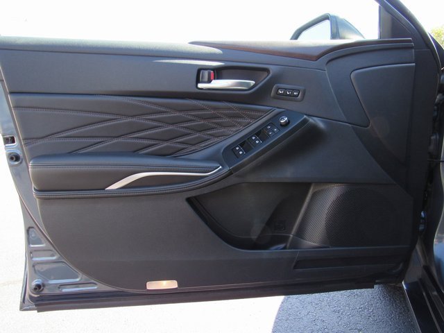 Used 2022 Toyota Avalon Limited image 9