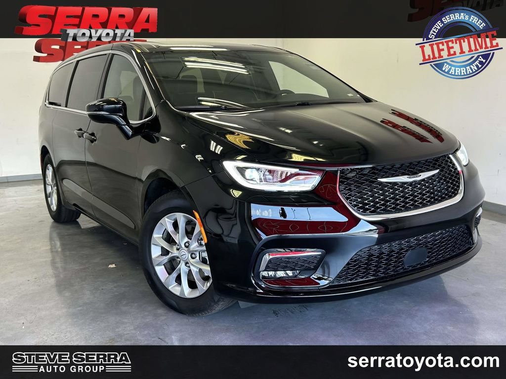 Used 2026 Chrysler Pacifica Limited