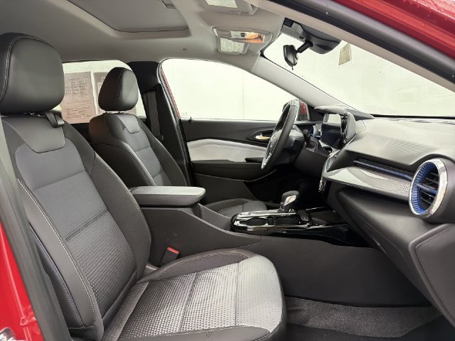 Certified 2026 Chevrolet Trax LT w/ Sunroof Package FWD image 19