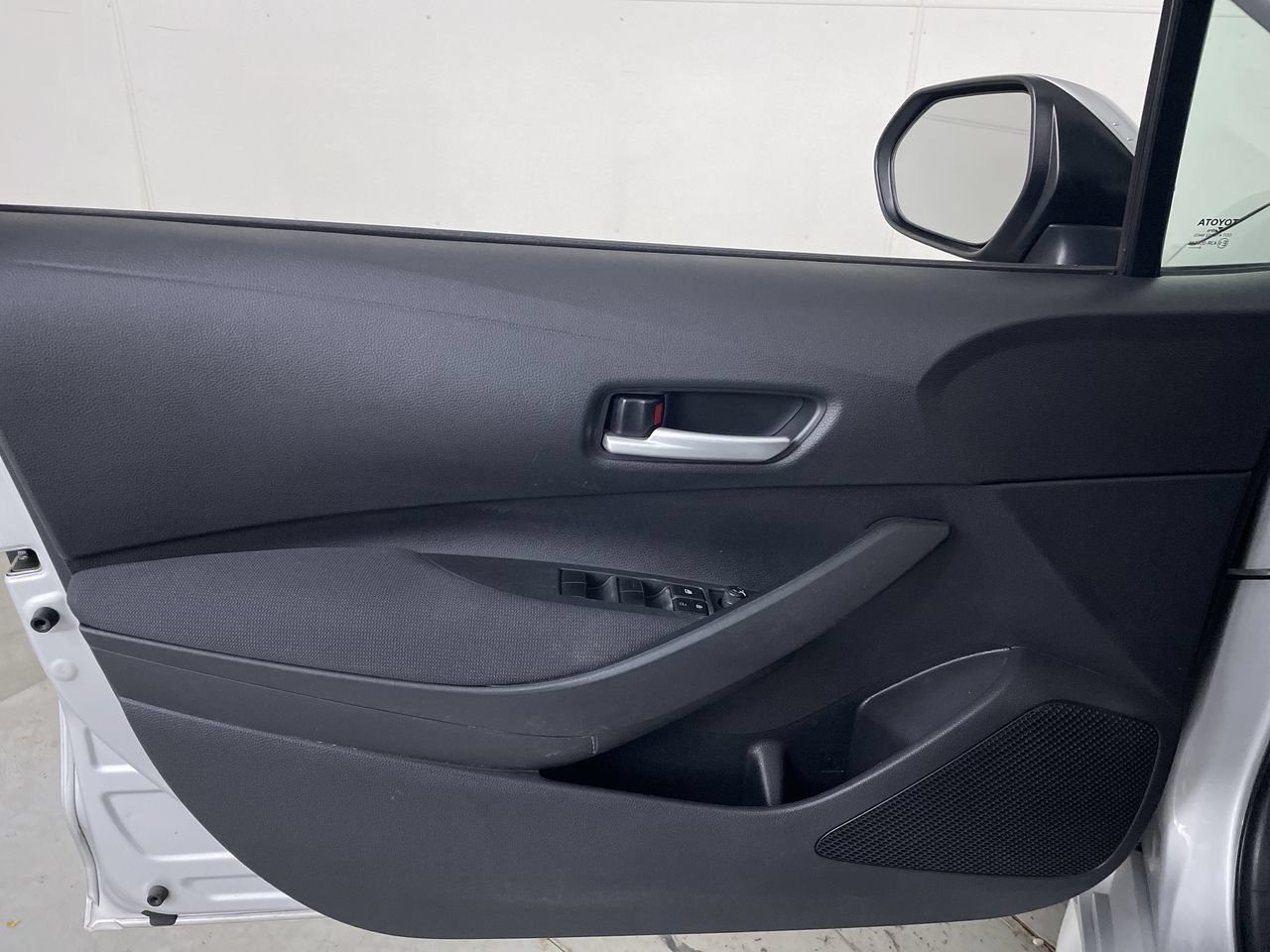 Used 2020 Toyota Corolla LE FWD image 10