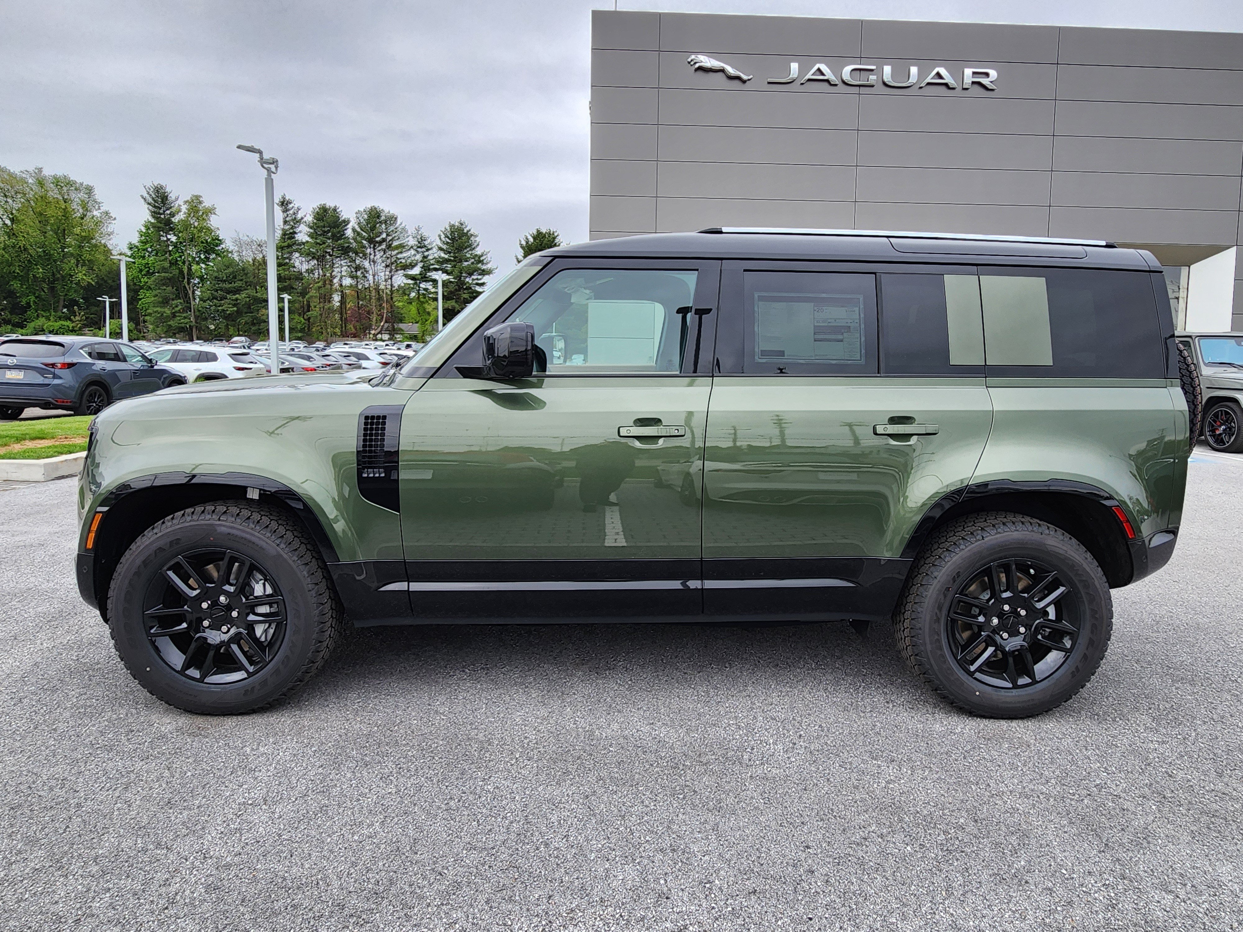 New 2026 Land Rover Defender 110 X-Dynamic SE AWD/4WD image 5