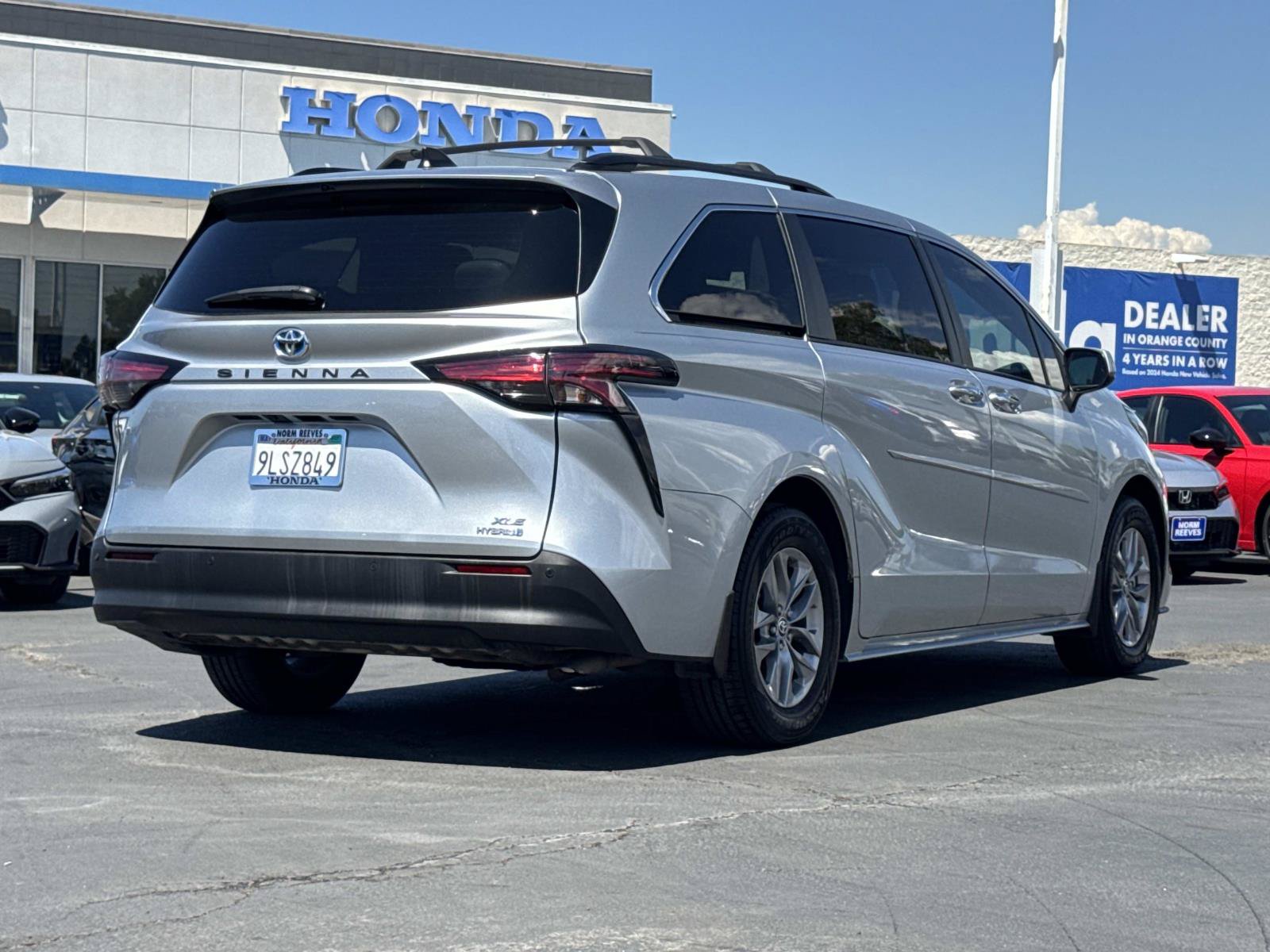 Used 2022 Toyota Sienna XLE FWD image 5