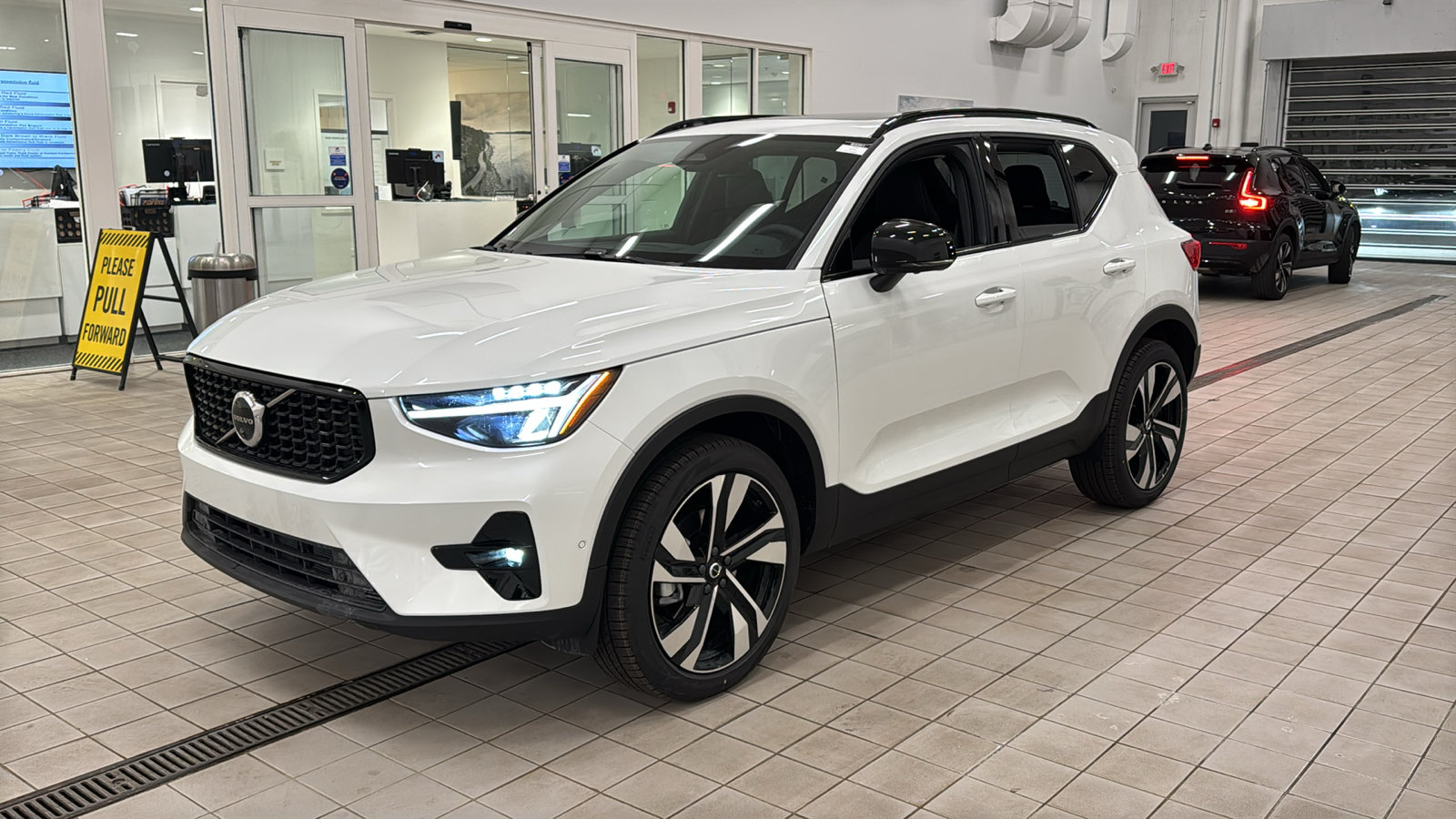 New 2026 Volvo XC40 B5 Plus w/ Protection Package Premier AWD/4WD image 9