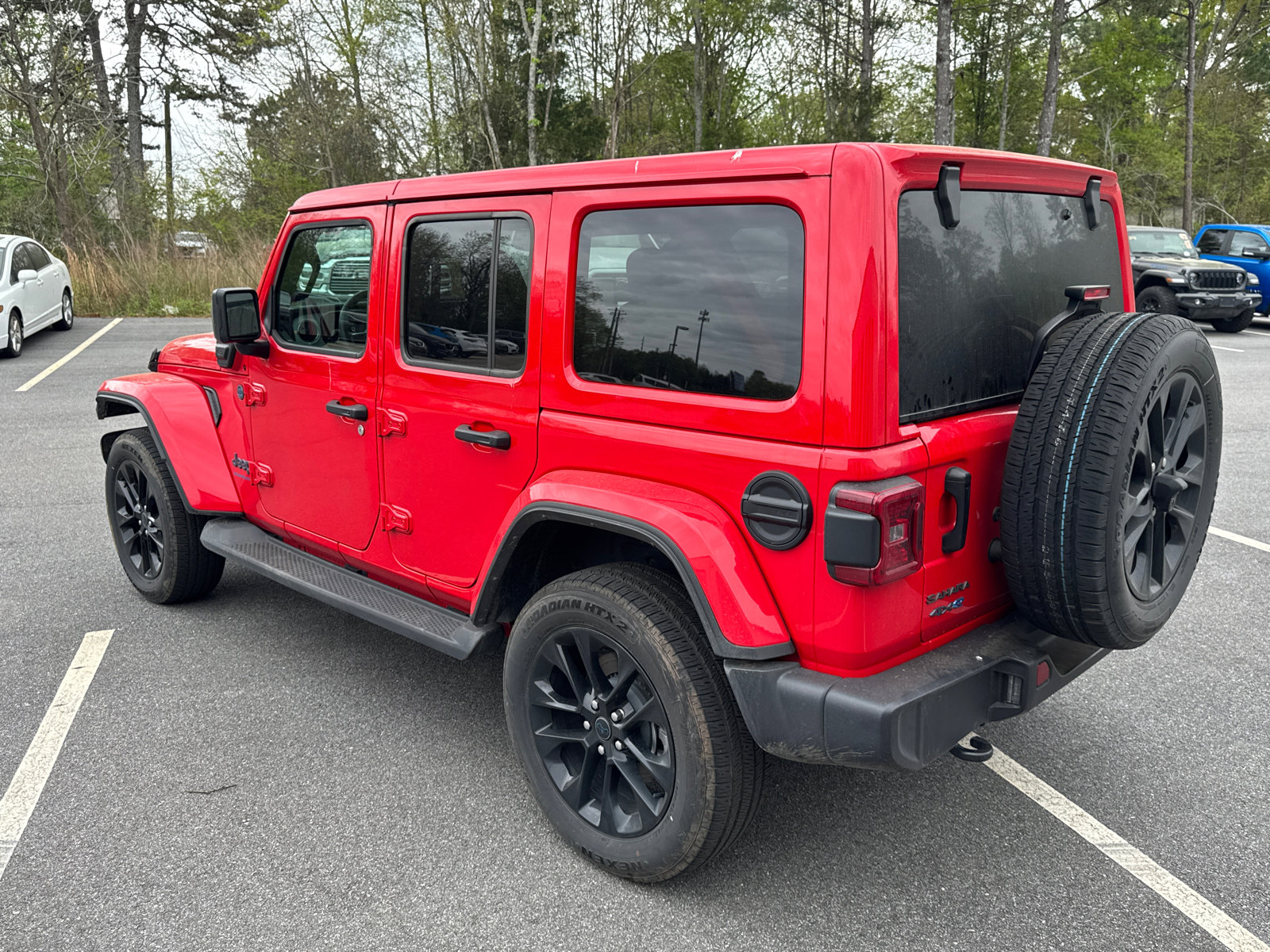 Used 2025 Jeep Wrangler Sahara image 7
