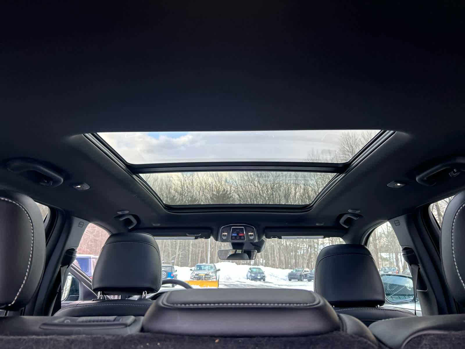 Used 2025 Jeep Grand Cherokee Limited w/ Trailer Tow Package image 36