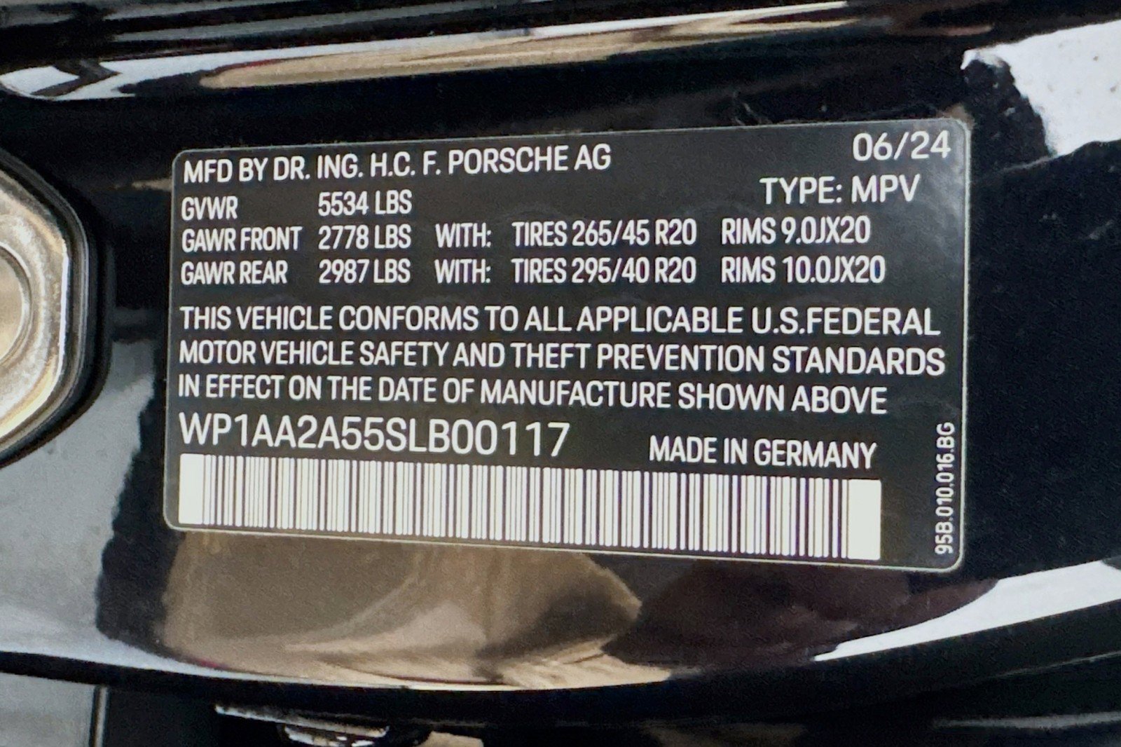 Used 2025 Porsche Macan AWD/4WD image 24