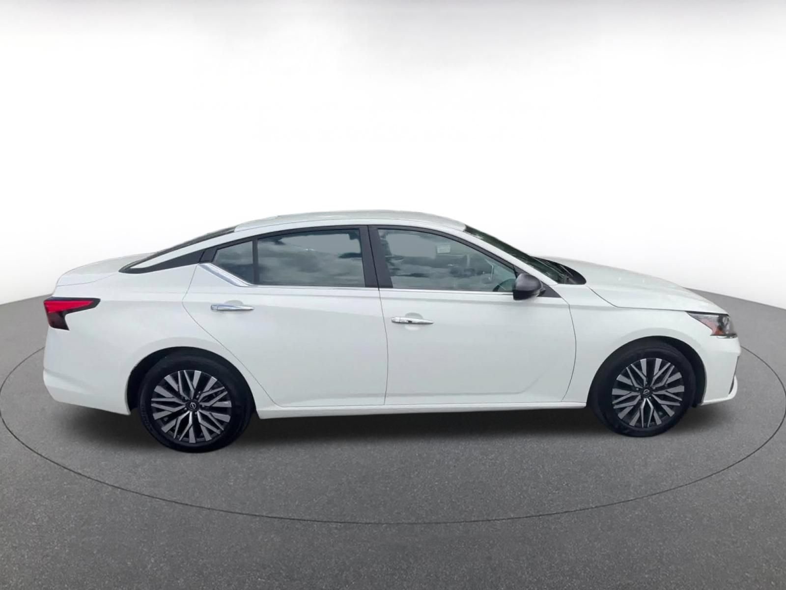 Used 2025 Nissan Altima 2.5 SV FWD image 16