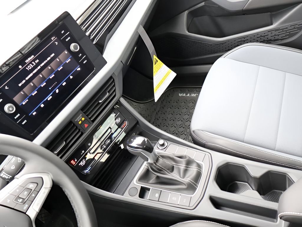 Used 2025 Volkswagen Jetta SE image 22