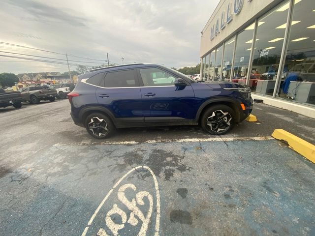 Used 2025 Kia Seltos EX w/ EX Sunroof Package AWD/4WD image 3