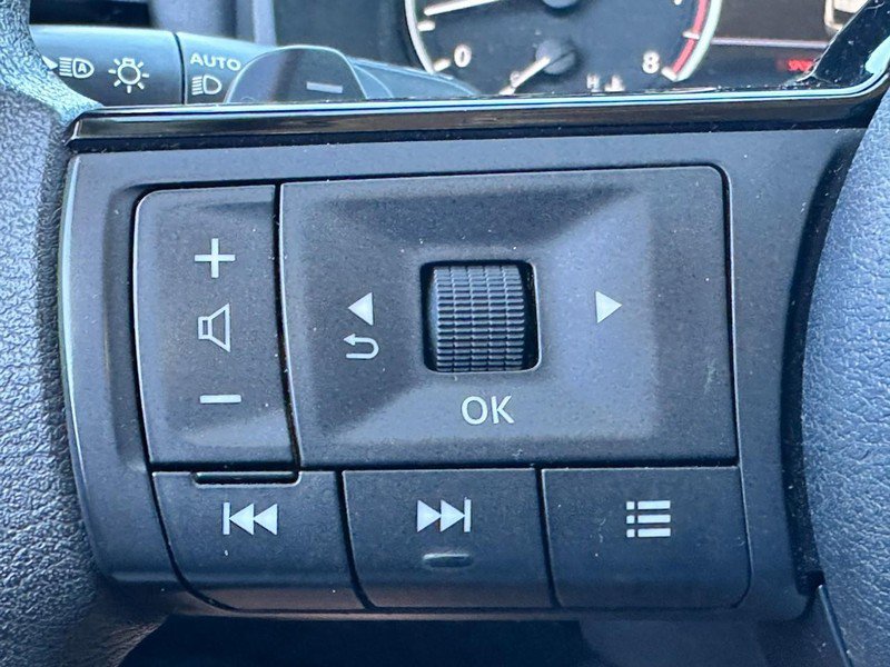 Used 2023 Nissan Rogue SV FWD image 18