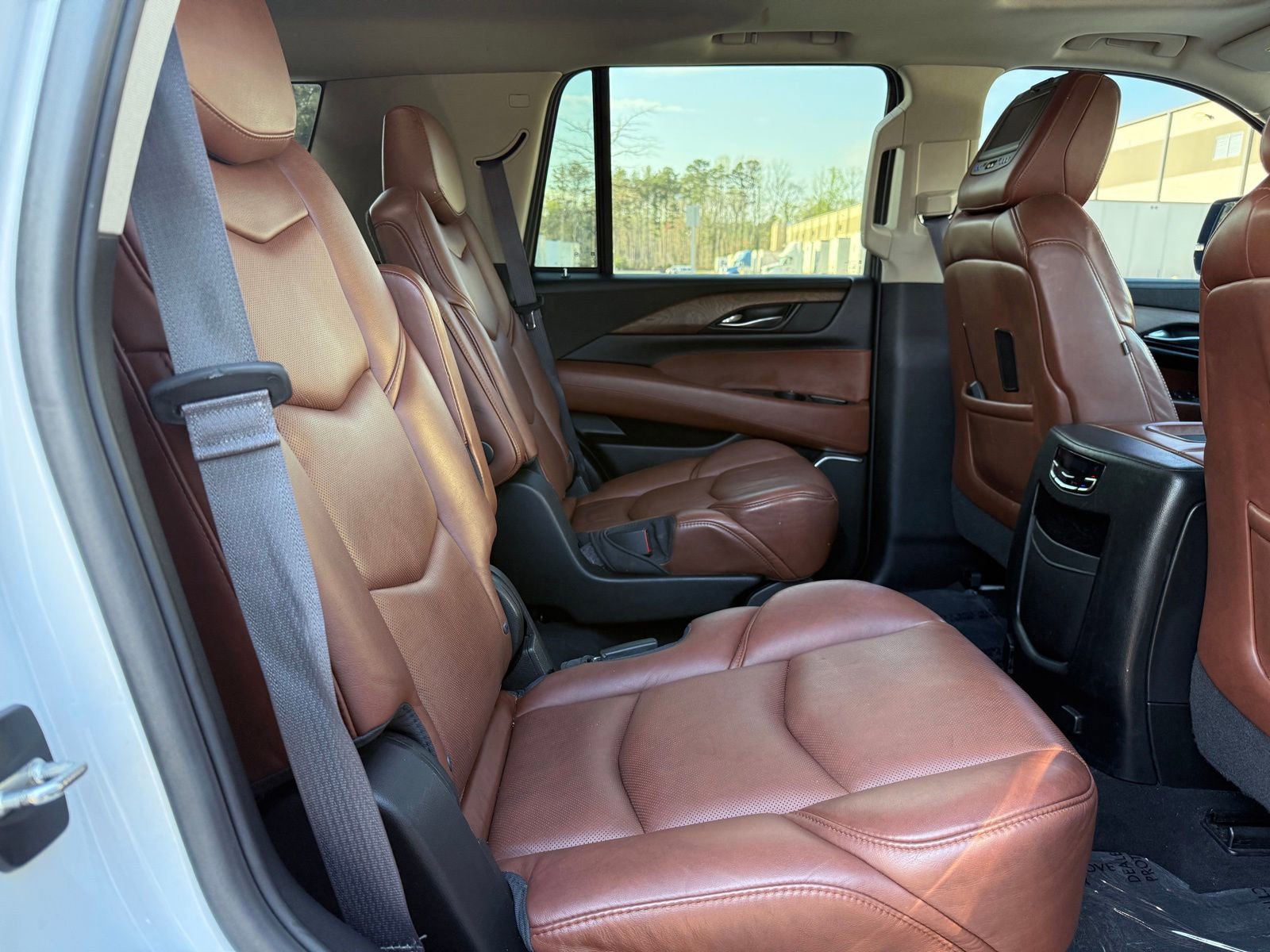 Used 2016 Cadillac Escalade Luxury image 37