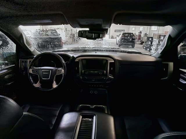 Used 2018 GMC Sierra 2500 Denali w/ Suspension Package, Off-Road AWD/4WD image 10
