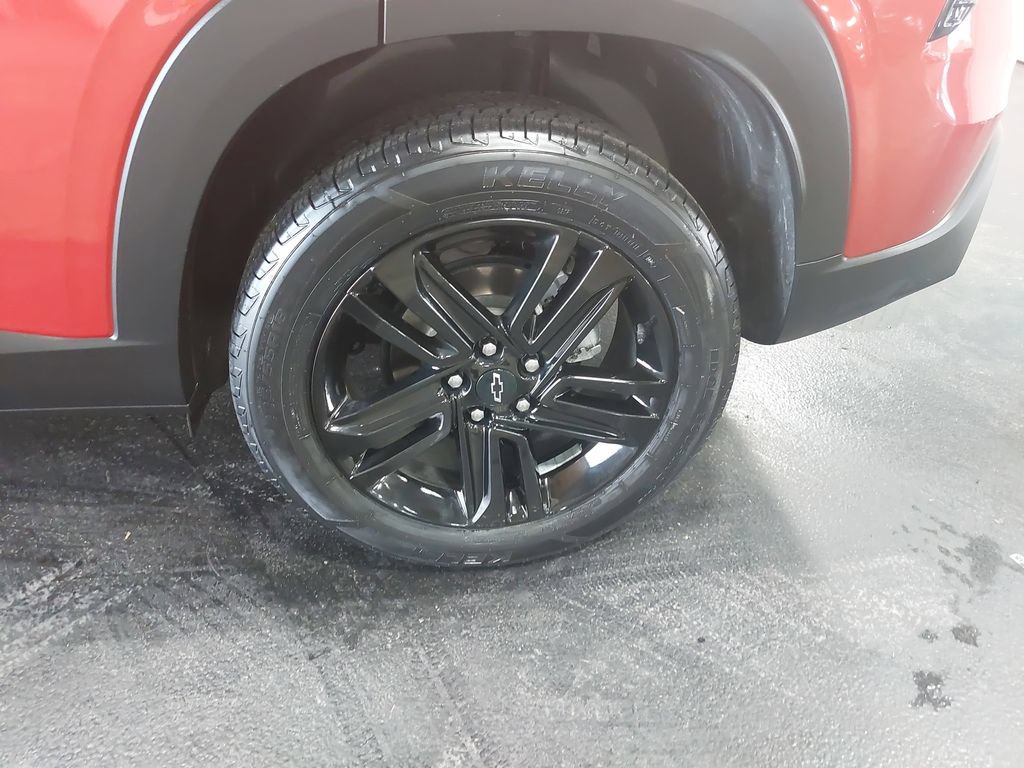 Used 2024 Chevrolet Trax ACTIV w/ Sunroof Package FWD image 33