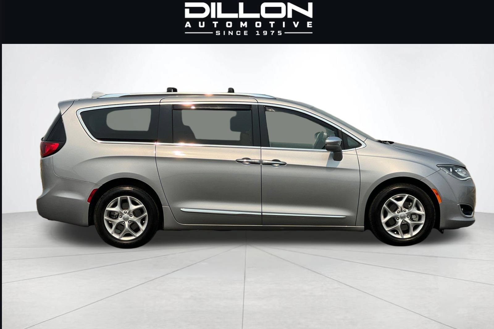 Used 2020 Chrysler Pacifica Limited FWD image 3