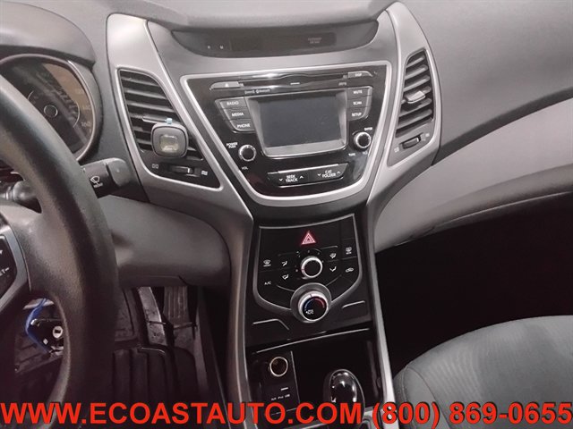 Used 2015 Hyundai Elantra SE w/ Option Group 02 FWD image 12