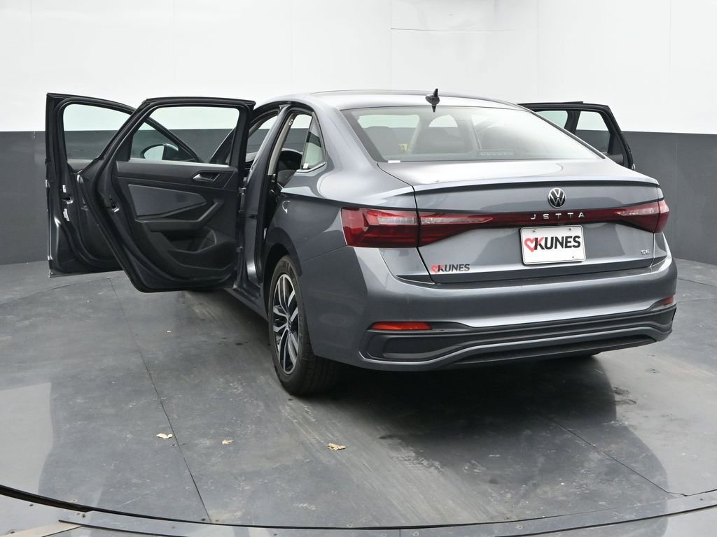 Used 2025 Volkswagen Jetta SE image 50