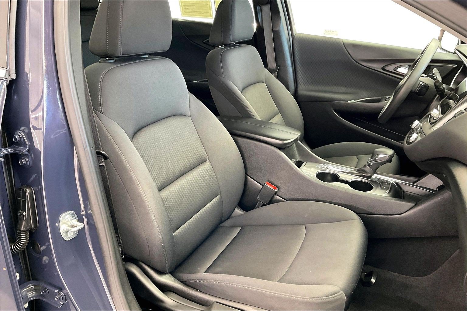 Used 2025 Chevrolet Malibu LT FWD image 6