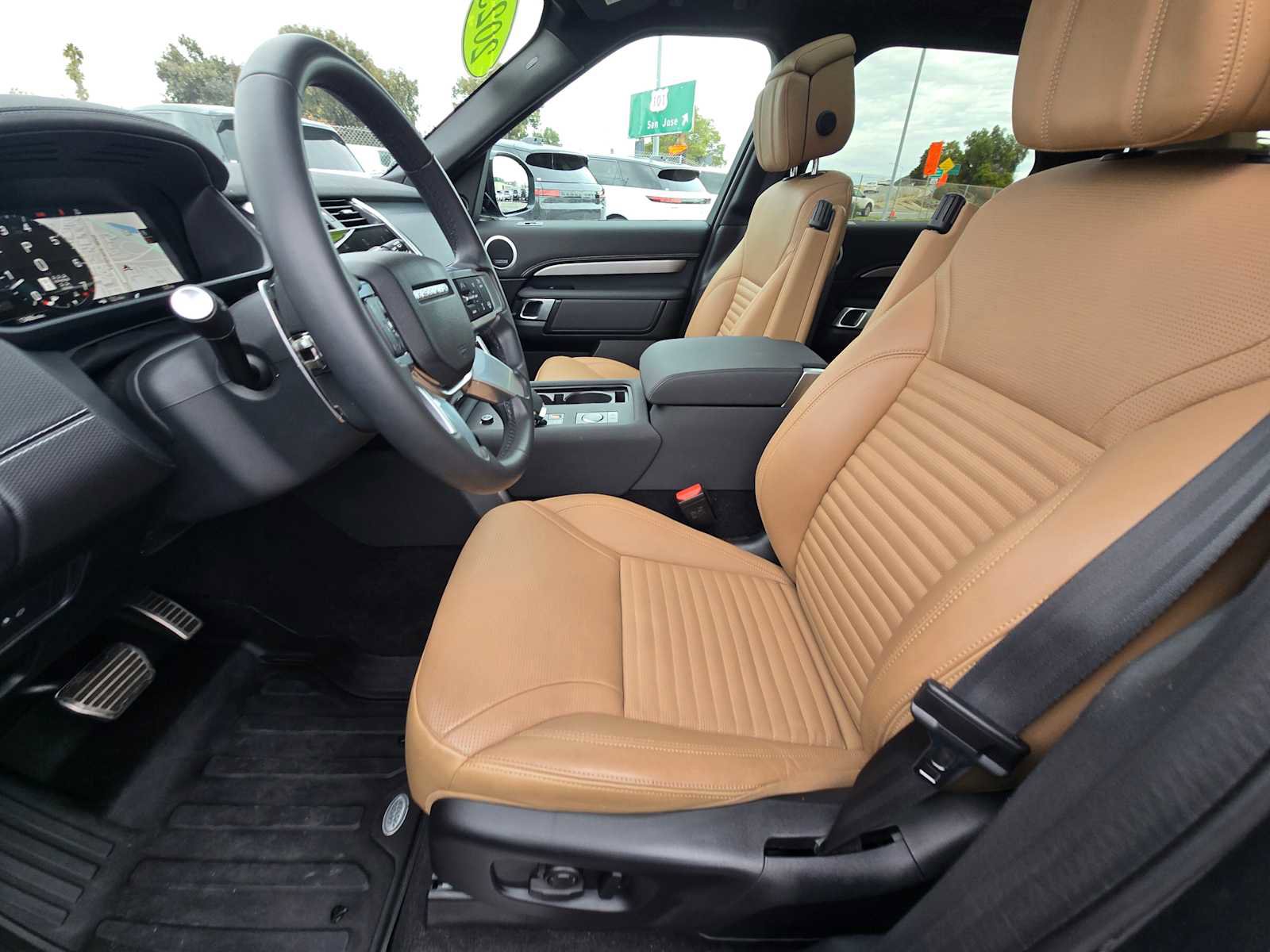 Certified 2025 Land Rover Discovery Dynamic SE image 25