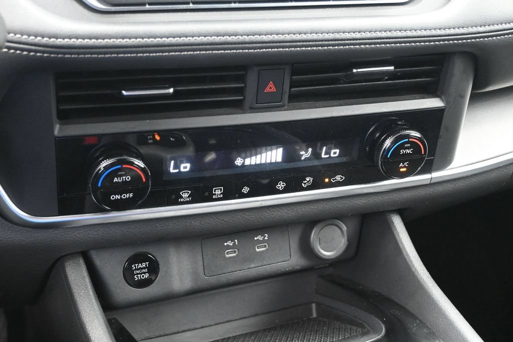 Used 2025 Nissan Rogue SV AWD/4WD image 18