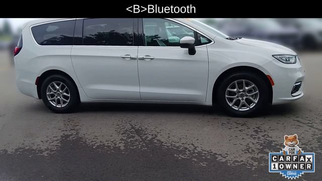 Used 2023 Chrysler Pacifica Touring-L FWD image 4