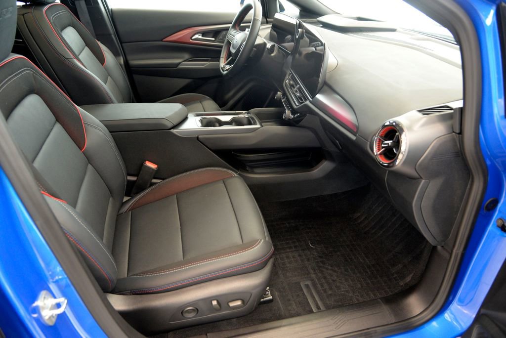 Certified 2025 Chevrolet Equinox EV RS w/ Convenience Package II image 30