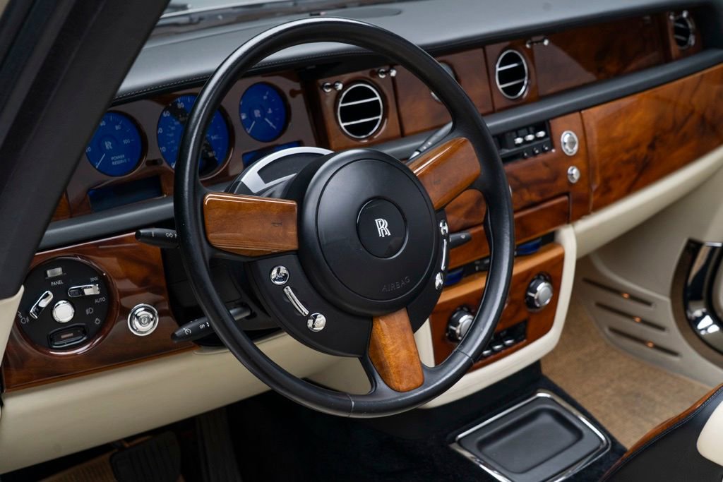 Used 2010 Rolls-Royce Phantom Drophead Coupe image 19