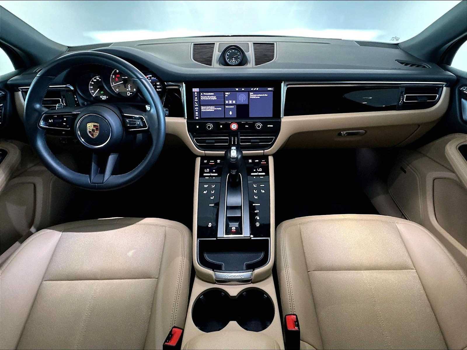 Used 2025 Porsche Macan w/ Smoking Package AWD/4WD image 17