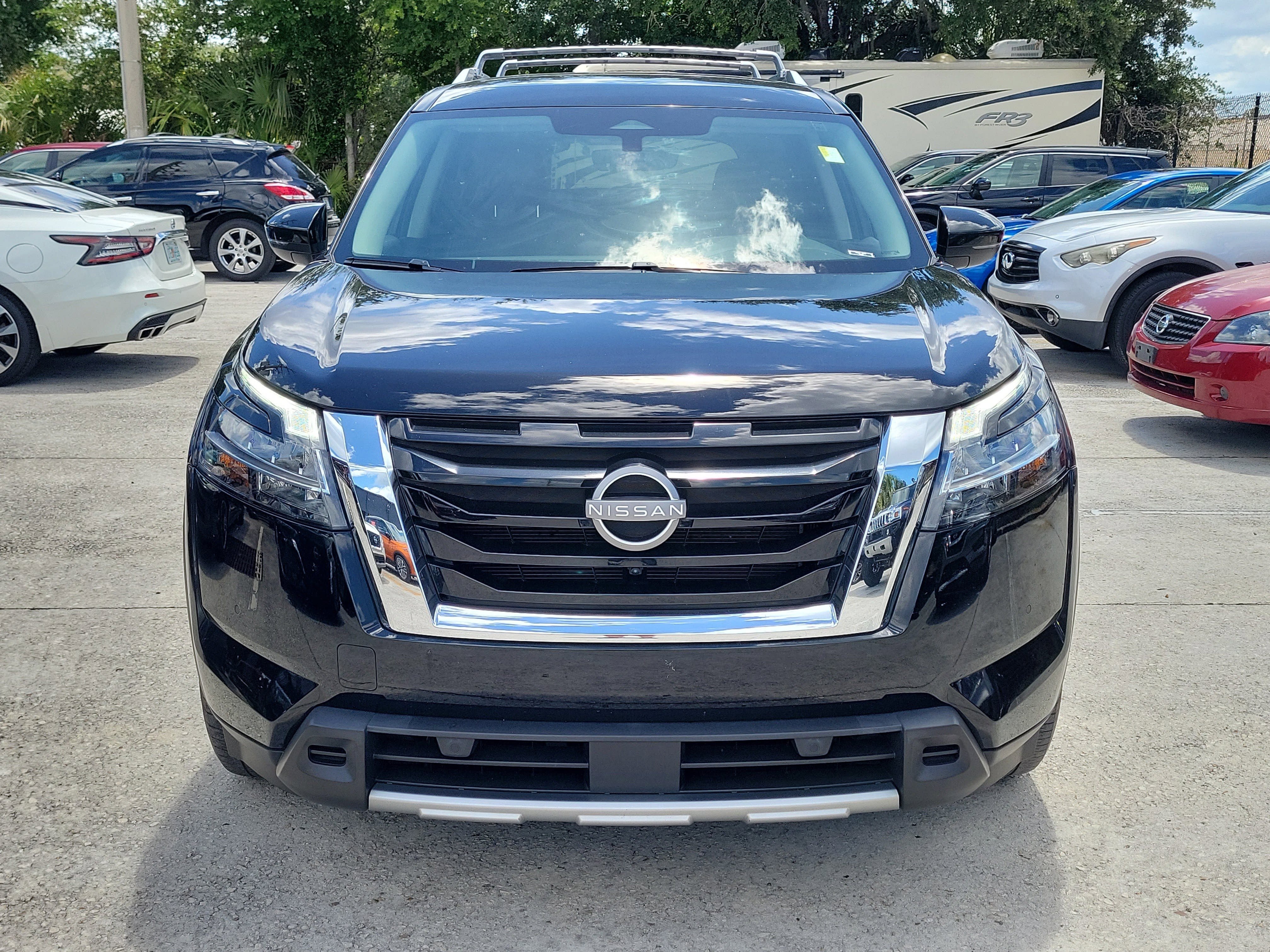 Certified 2024 Nissan Pathfinder SL FWD image 2