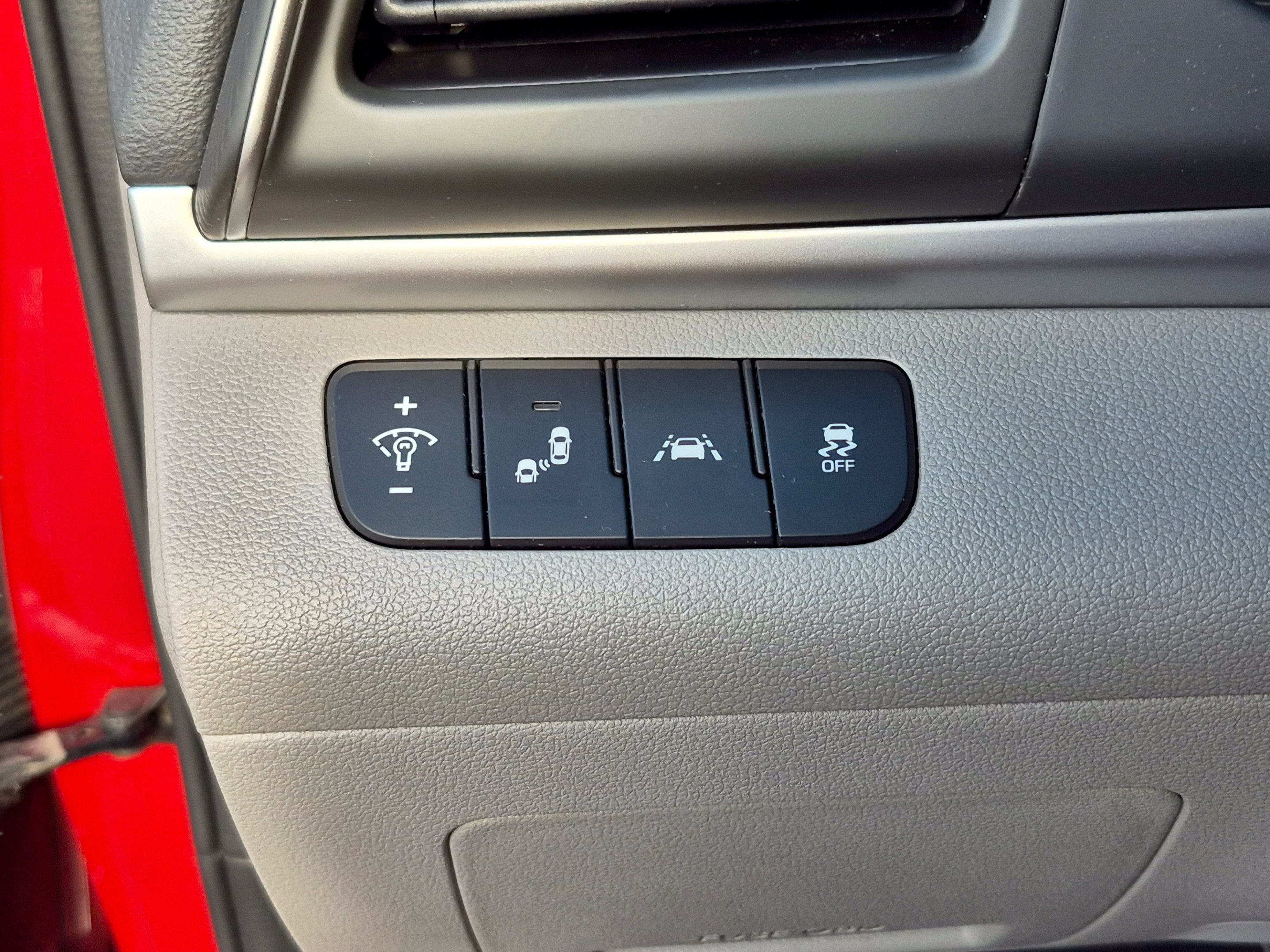 Used 2020 Hyundai Elantra SEL FWD image 25
