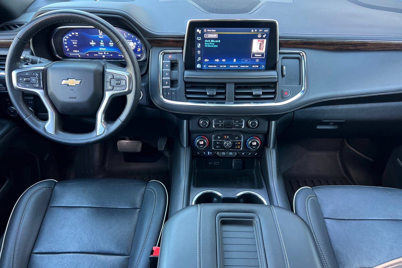 Used 2023 Chevrolet Suburban Premier AWD/4WD image 16