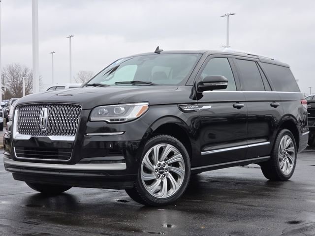 Used 2024 Lincoln Navigator Premiere image 2