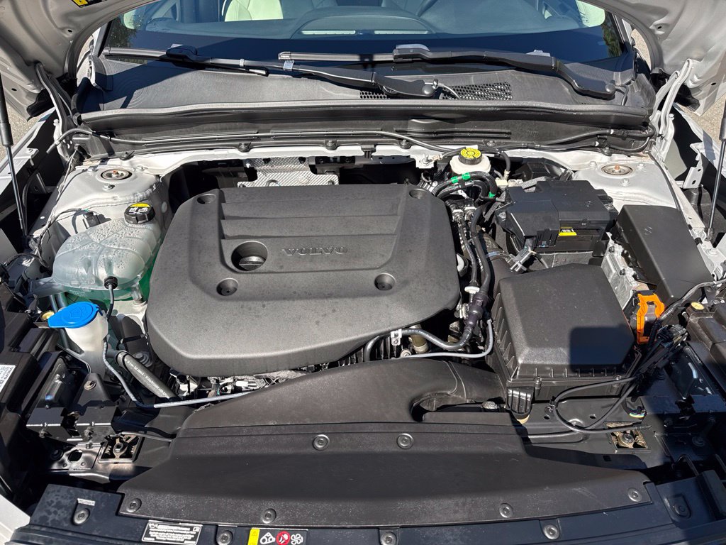 Used 2025 Volvo XC40 B5 Plus AWD/4WD image 43