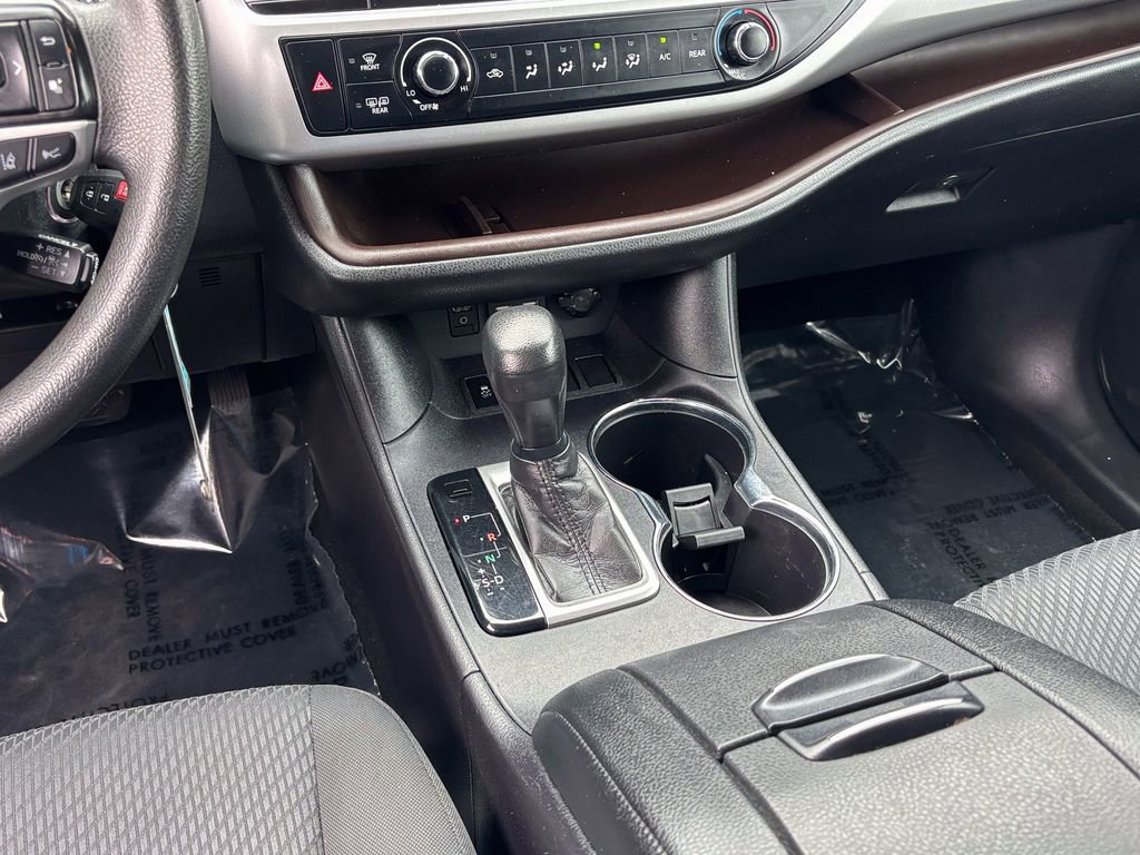 Used 2019 Toyota Highlander LE FWD image 22