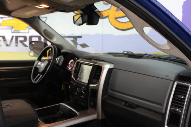Used 2017 RAM 1500 SLT AWD/4WD image 12