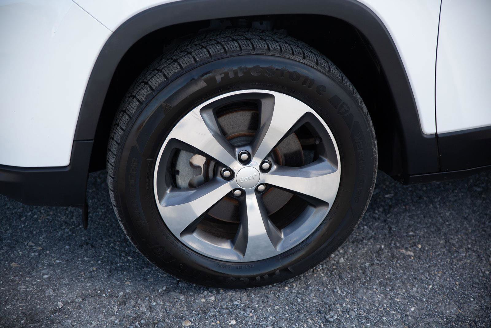 Used 2019 Jeep Cherokee Limited AWD/4WD image 9