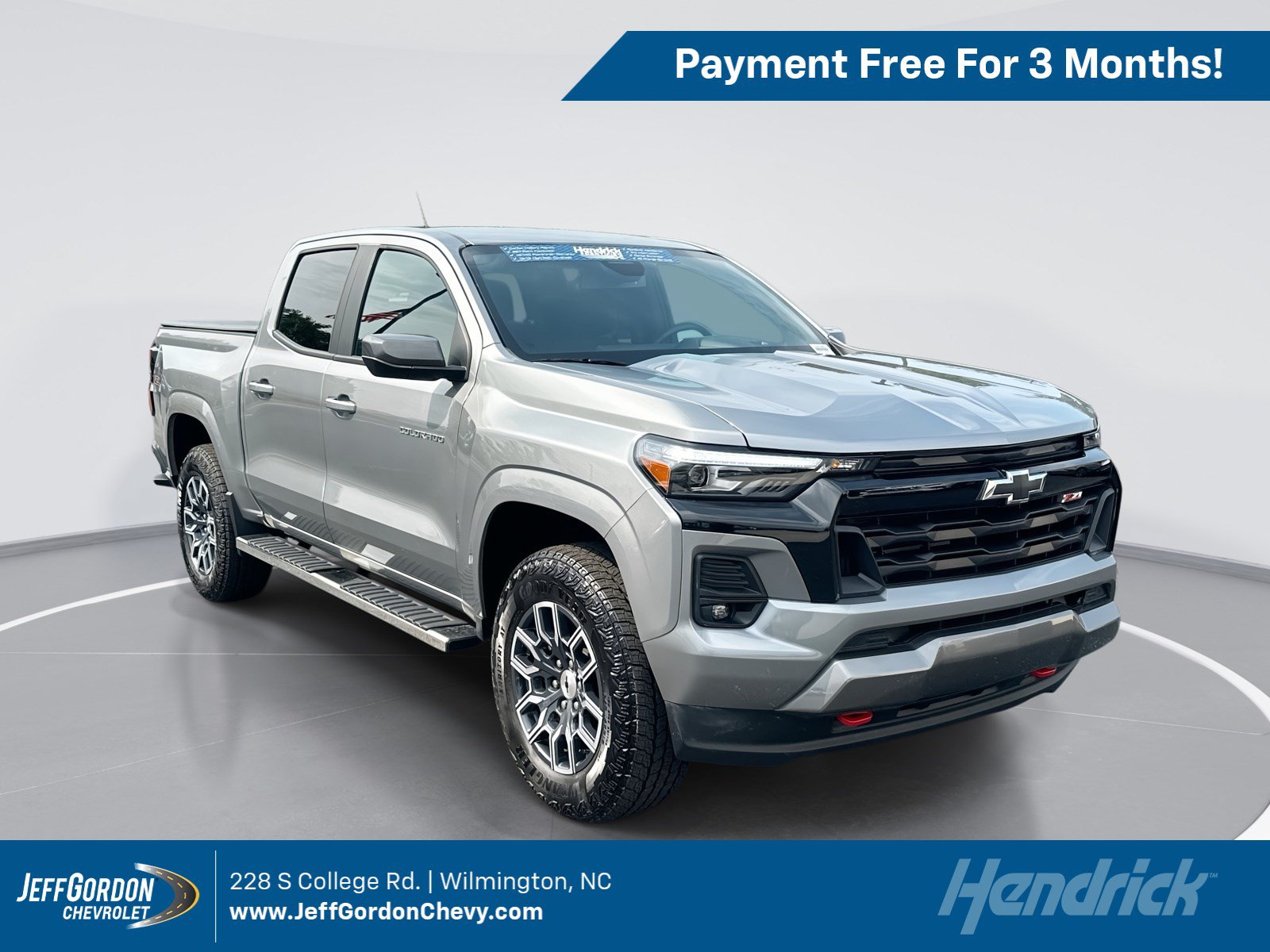 Used 2025 Chevrolet Colorado Z71 AWD/4WD image 1