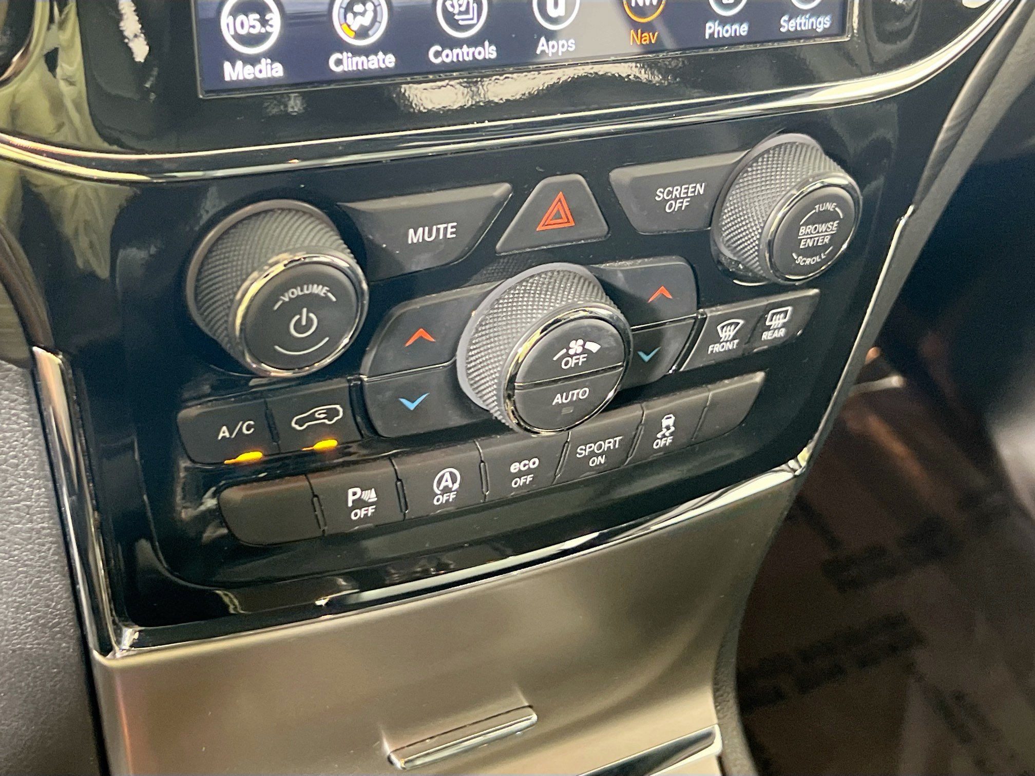 Used 2022 Jeep Grand Cherokee Laredo X AWD/4WD image 16