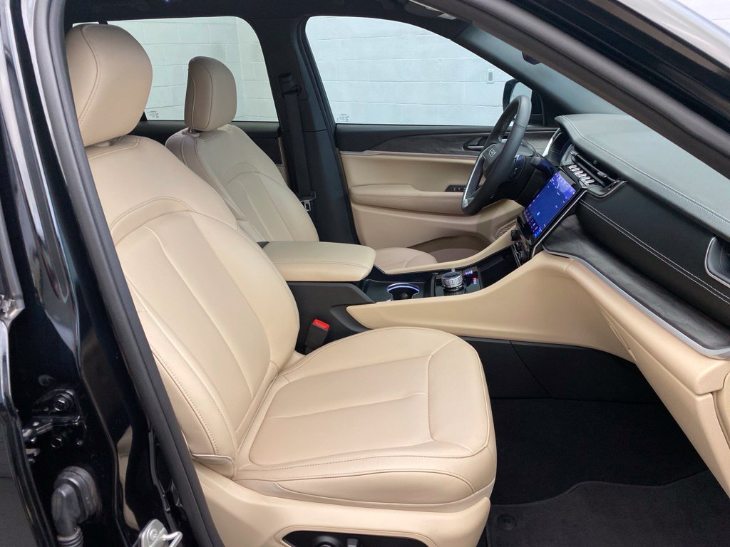 Certified 2024 Jeep Grand Cherokee Limited AWD/4WD image 25