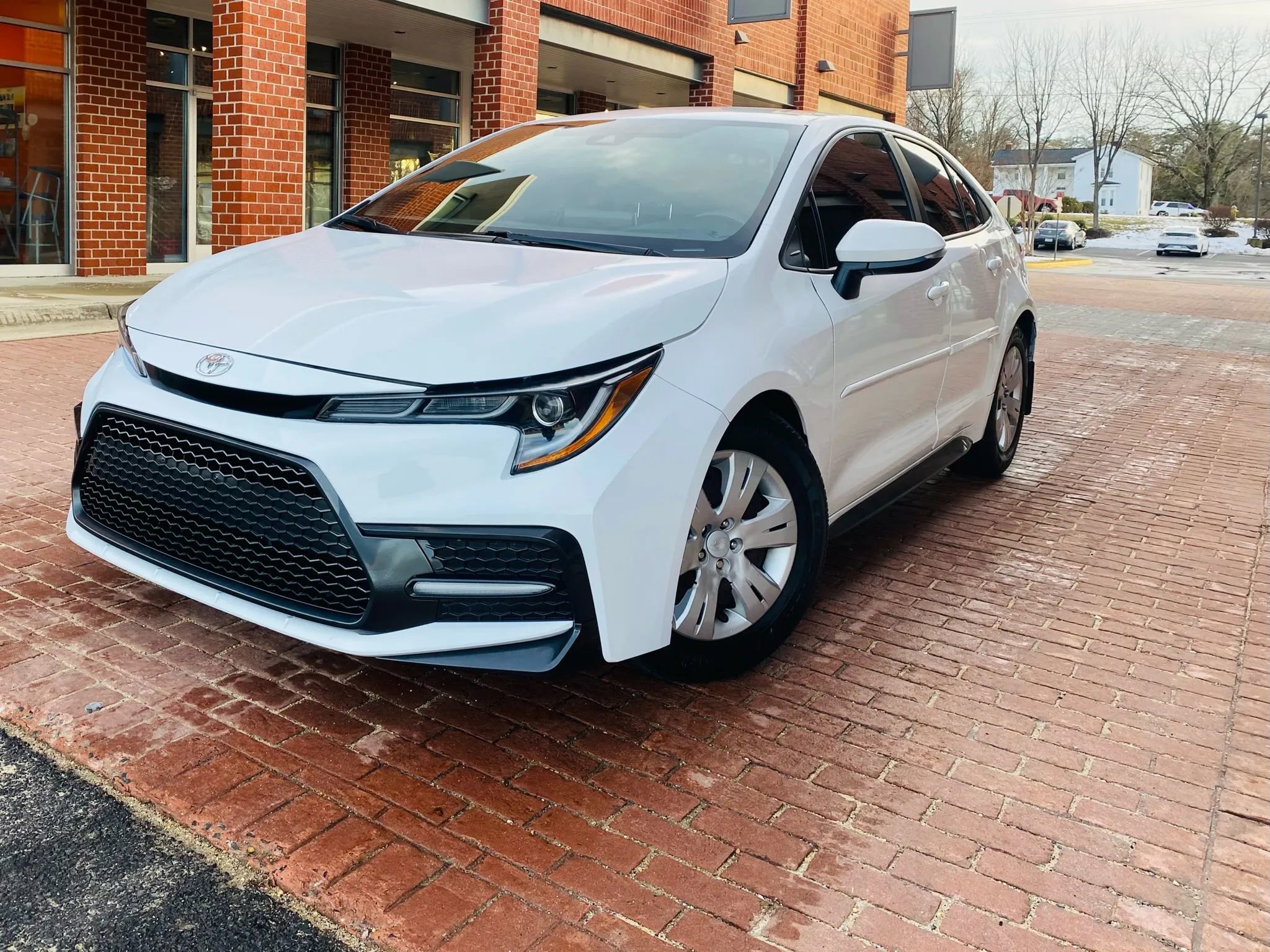 Used 2021 Toyota Corolla SE image 3