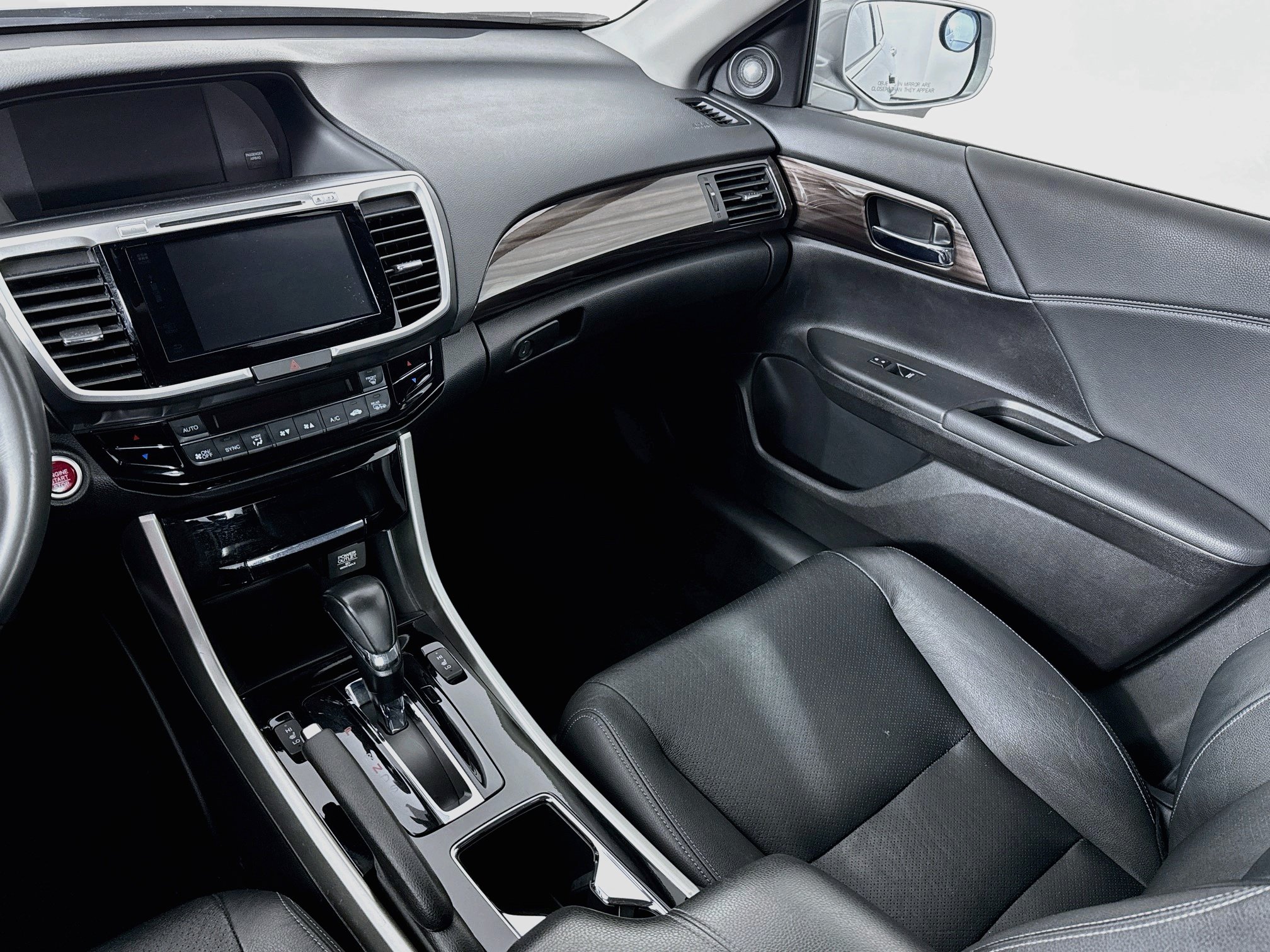 Used 2017 Honda Accord Touring image 24