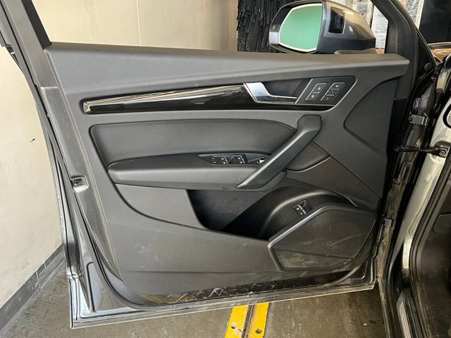 Used 2020 Audi Q5 e Premium w/ Convenience Package AWD/4WD image 28