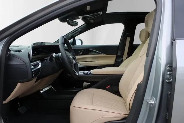 Used 2024 Cadillac Lyriq Luxury w/ Nappa Leather Package image 10