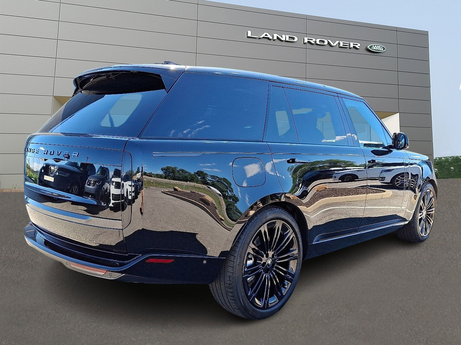 New 2025 Land Rover Range Rover Long Wheelbase SE image 2