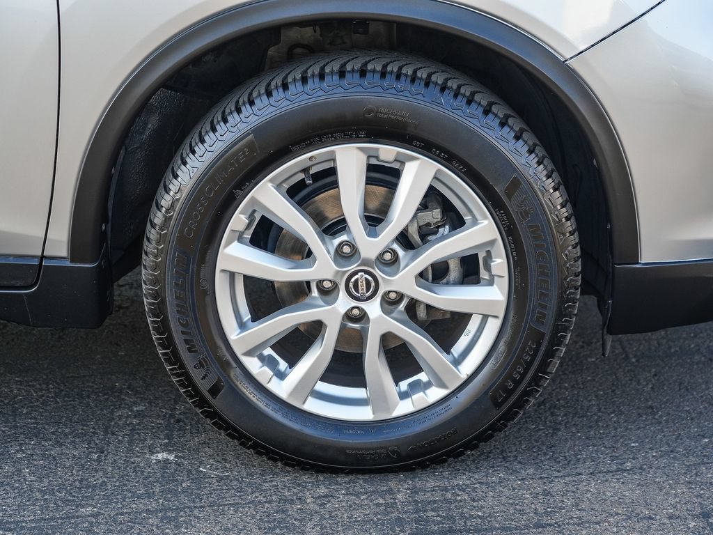 Used 2017 Nissan Rogue SV FWD image 11