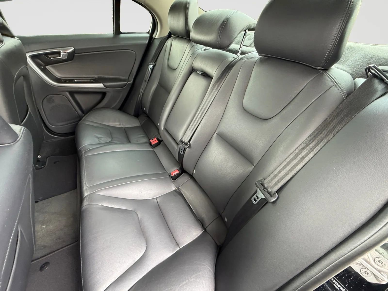 Used 2015 Volvo S60 T5 Platinum image 13