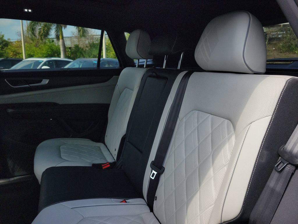 New 2026 Volkswagen Atlas Cross Sport SEL Premium R-Line image 8