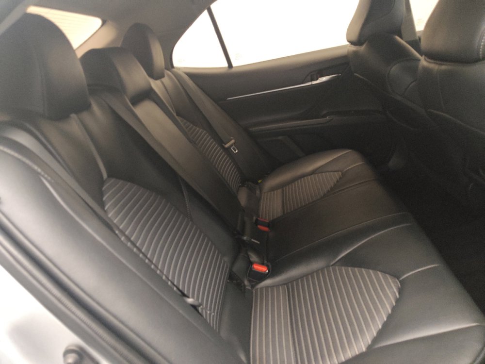 Used 2020 Toyota Camry SE FWD image 19