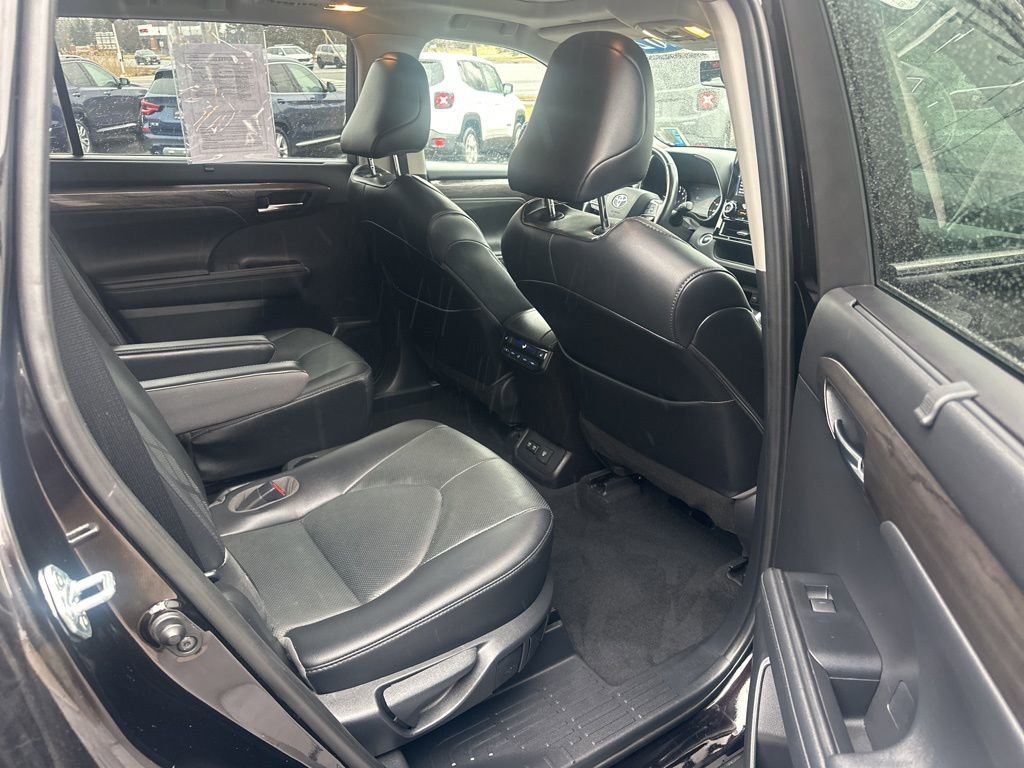 Used 2021 Toyota Highlander Platinum image 35