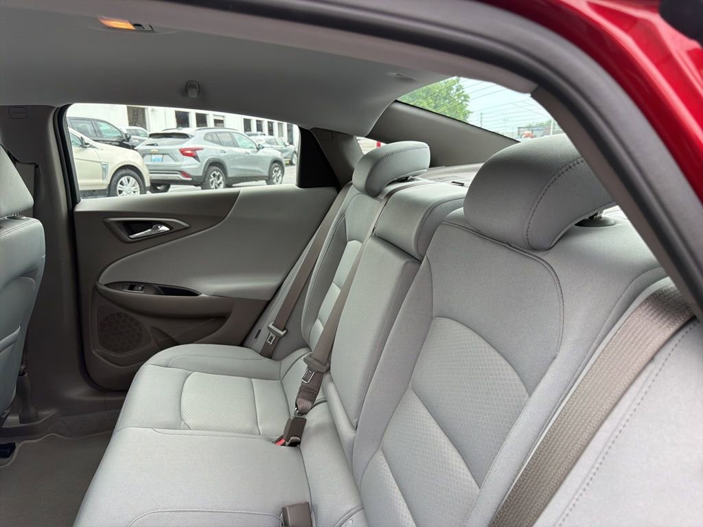 Used 2025 Chevrolet Malibu LT FWD image 13
